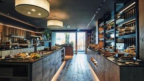 朝食 (ビュッフェ)、平日に提供 (無料)