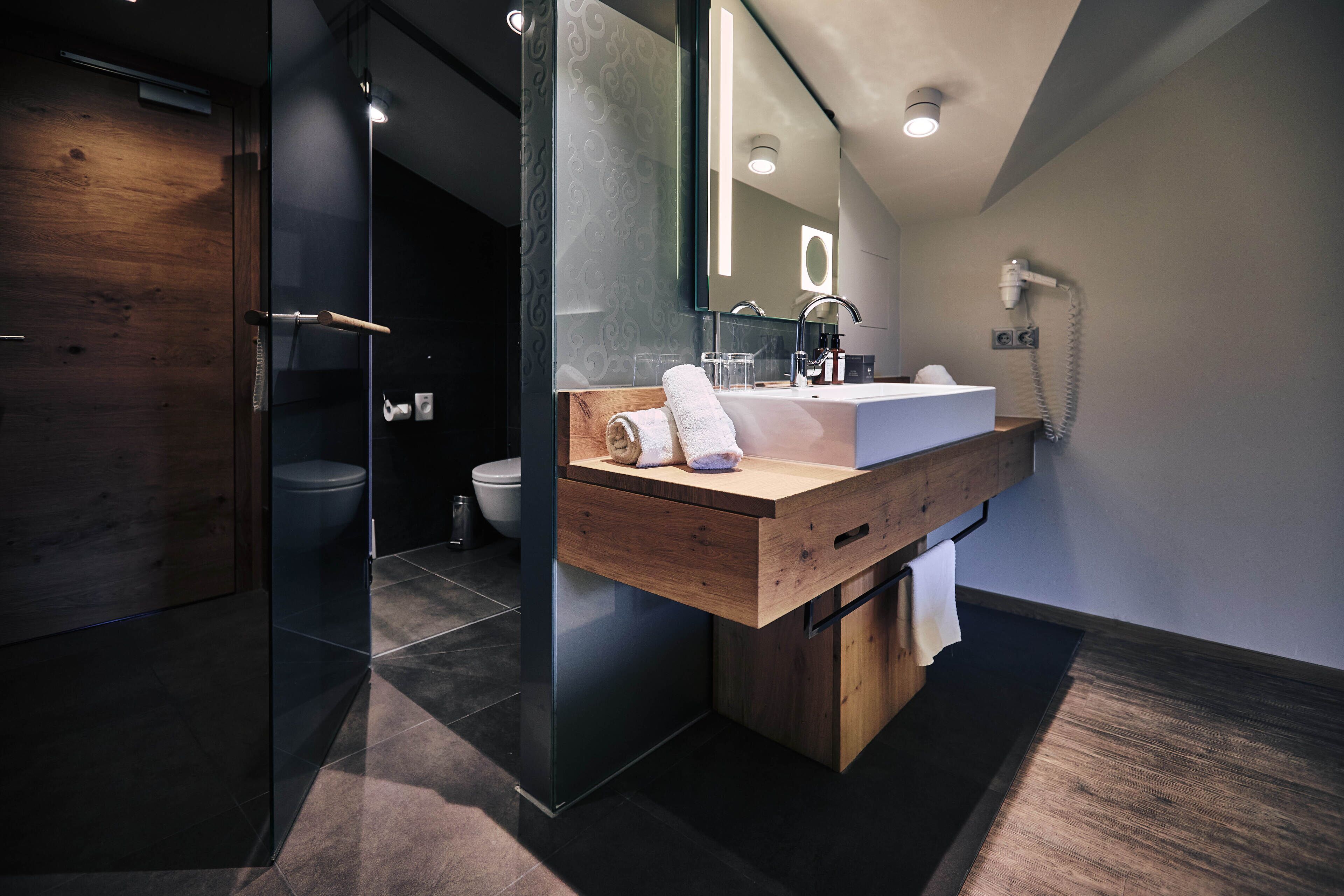 superior double room, 1 king bed (gerls superior 2) | bathroom sink