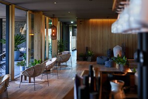 Sauna, massages aux pierres chaudes, massages des tissus profonds