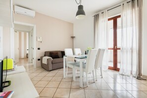 Superior Apartment, 1 Bedroom, Terrace | Living area | 32-inch LED TV with satellite channels, TV - HQ Aparthotel Milano Inn - Smart Suites (Cinisello Balsamo)