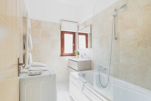 Superior Apartment, 2 Bedrooms, Garden Area | Bathroom