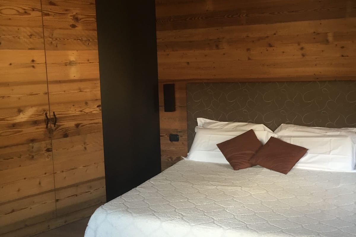 in-room safe, free wifi, bed sheets, wheelchair access