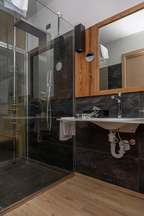 Free toiletries, hair dryer, towels - Hotel Chaberton (Cesana Torinese)