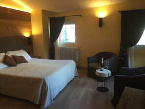 Doppel- oder Zweibettzimmer | Zimmersafe, kostenloses WLAN, Bettwäsche, Rollstuhlgeeignet