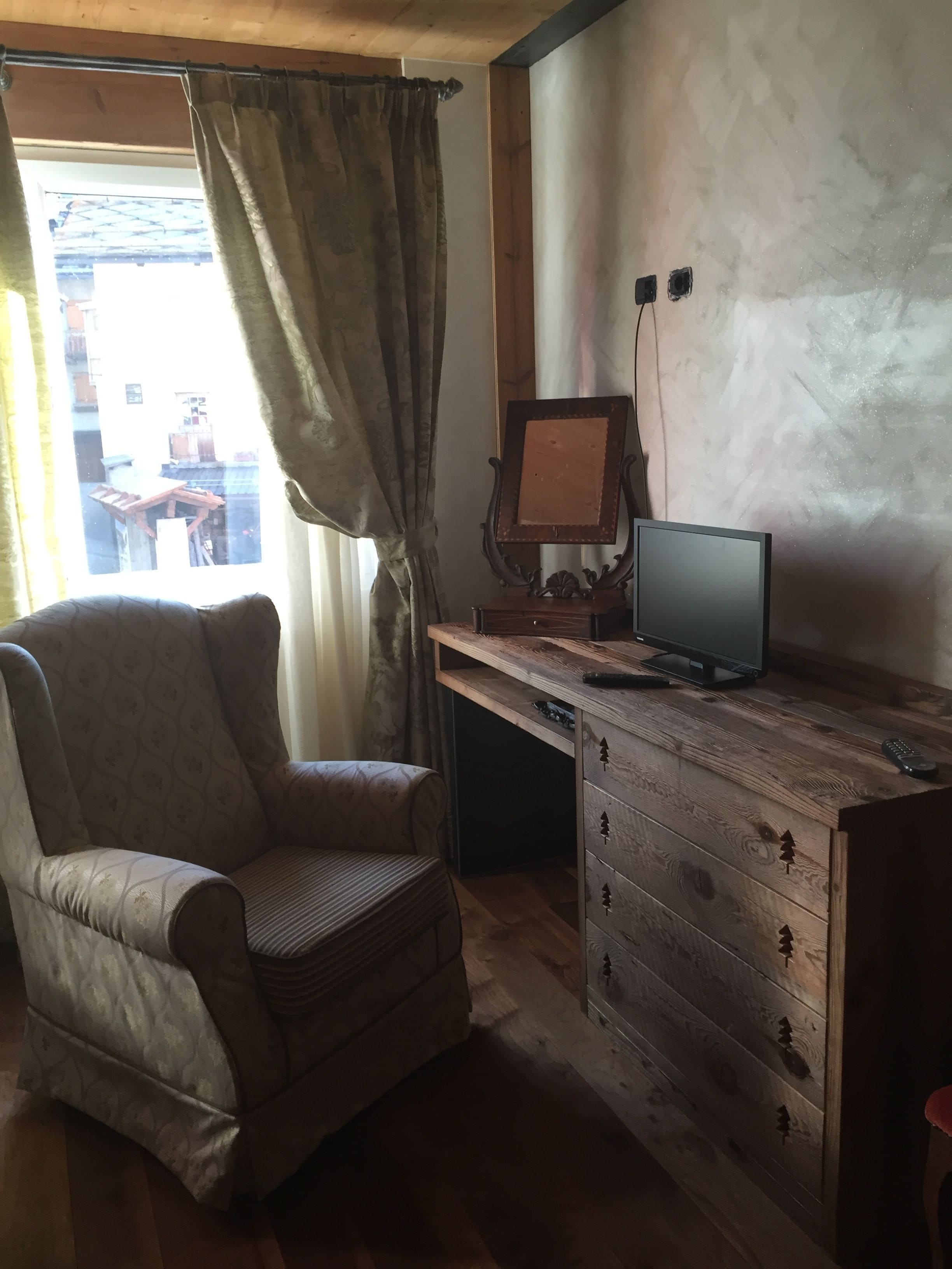 double or twin room | living area | flat-screen tv