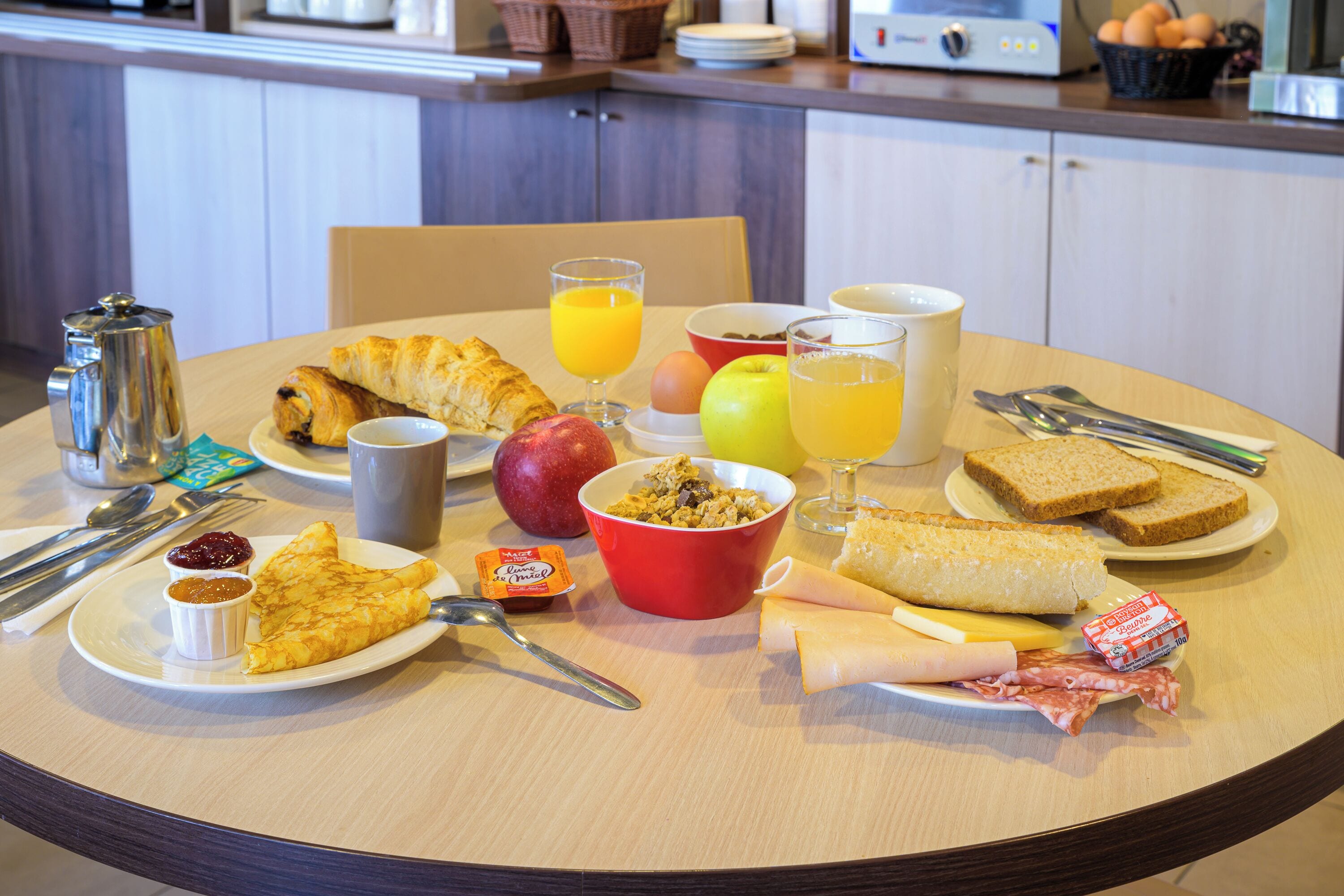 daily buffet breakfast (eur 9.90 per person)