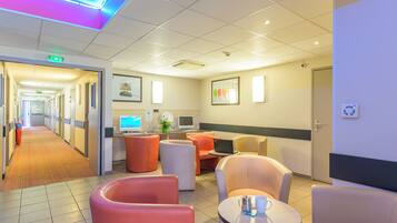 Télévision à écran plat de 32 cm avec chaßnes numériques, télévision