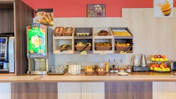 Tägliches Frühstücksbuffet gegen Gebühr