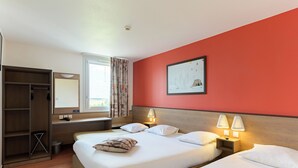 A hotel room with two beds, a wardrobe, a window with curtains, a painting on the wall, and bedside lamps. - ACE Hôtel Paris Roissy (Mitry-Mory)