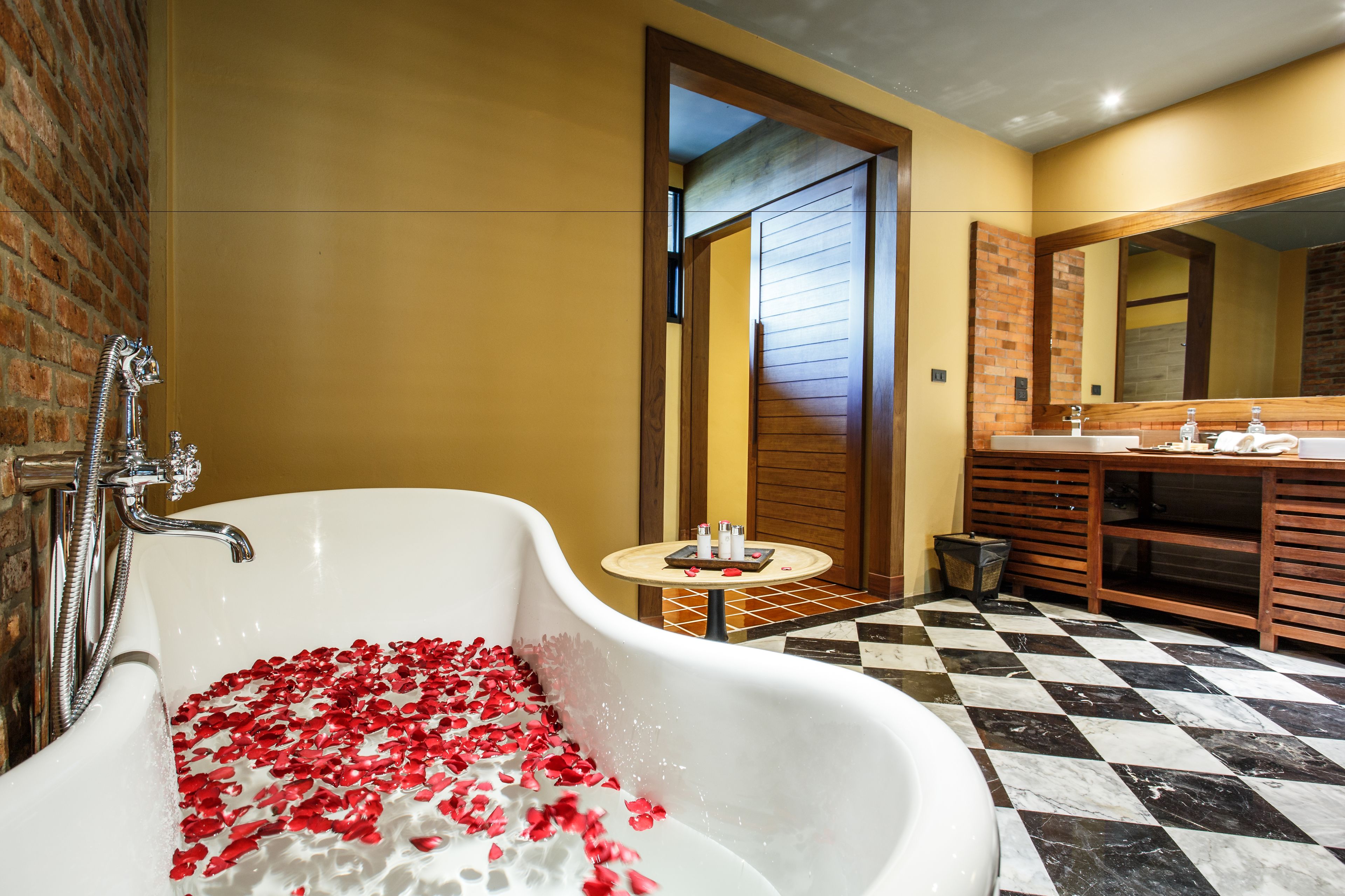 royal suite | bathroom | shower, free toiletries, hair dryer, bathrobes
