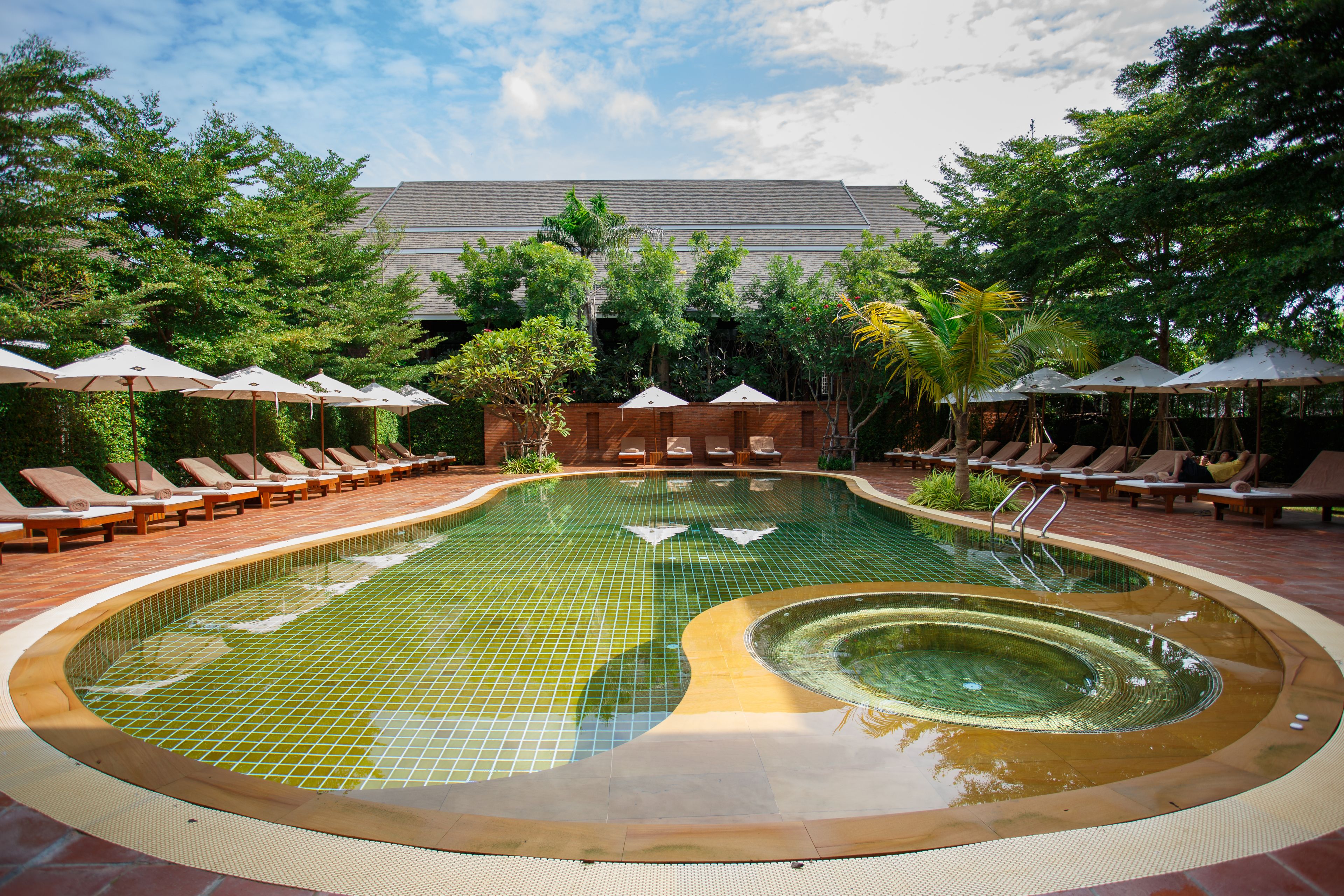 outdoor pool, pool loungers