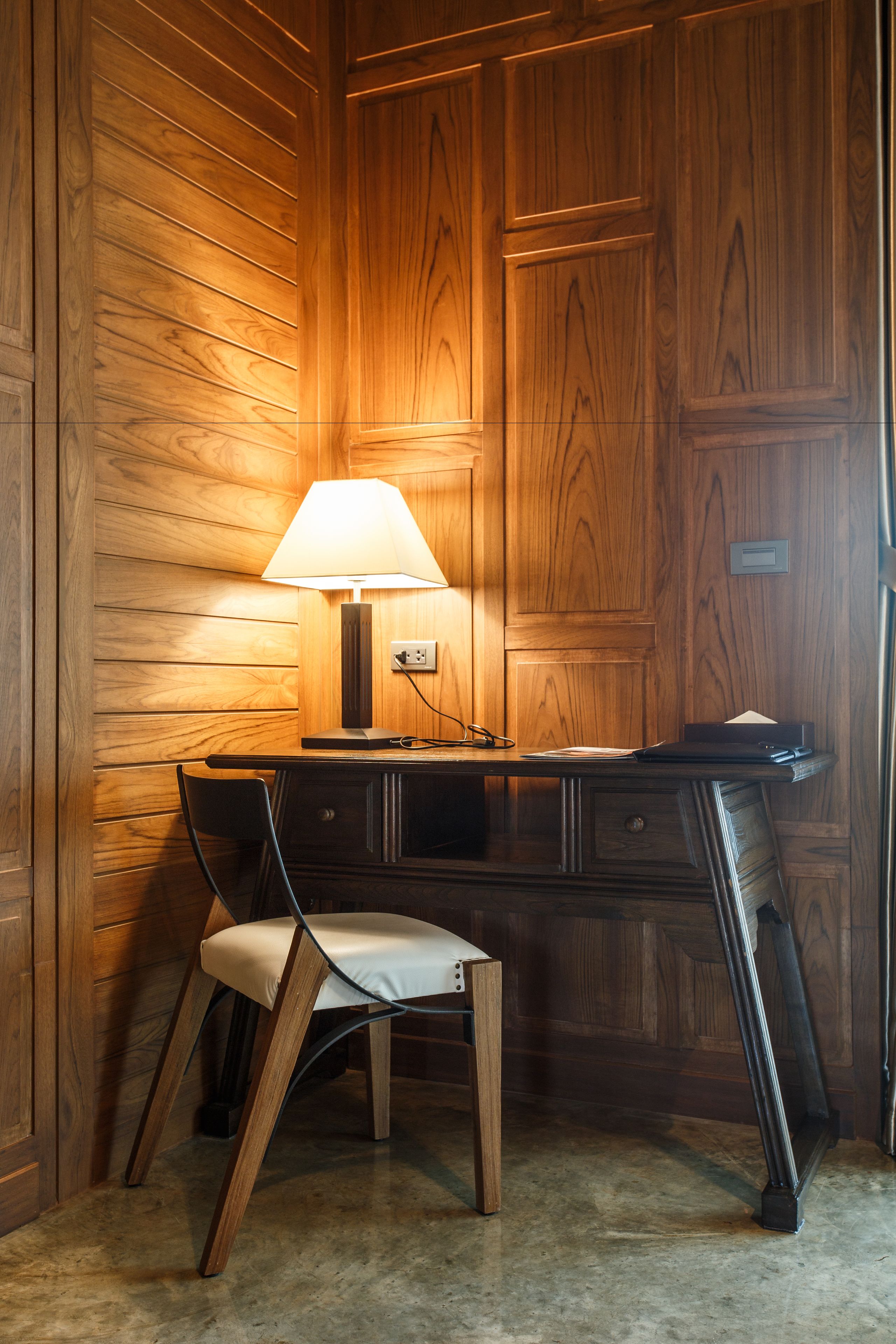 royal suite | premium bedding, free minibar items, in-room safe, desk