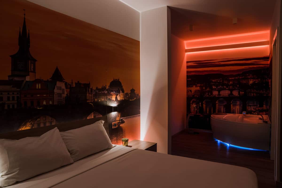 Premium bedding, minibar, in-room safe, desk