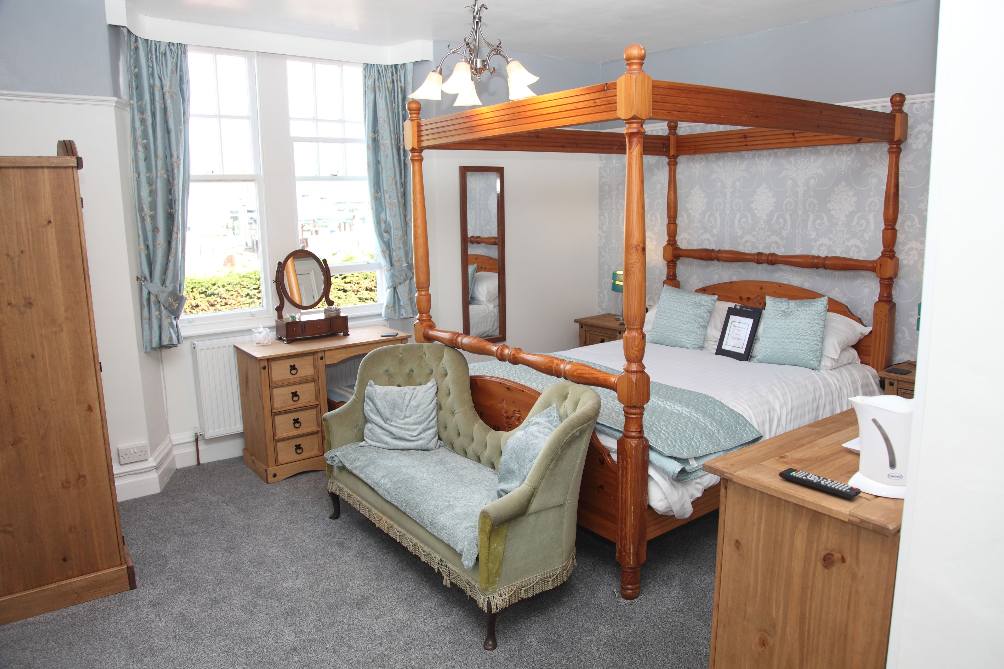 Double Room (Four Poster Bed) | Individually decorated, individually furnished, iron/ironing board