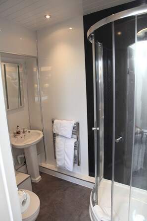 Double Room (Four Poster Bed) | Bathroom - Kirkwood Guest House (Windermere)