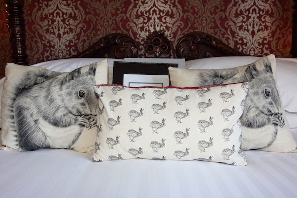 Tweepersoonskamer (Four Poster Bed) | Individueel gedecoreerd, individueel gemeubileerd