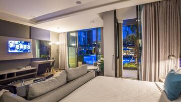 Grand Deluxe Pool Access