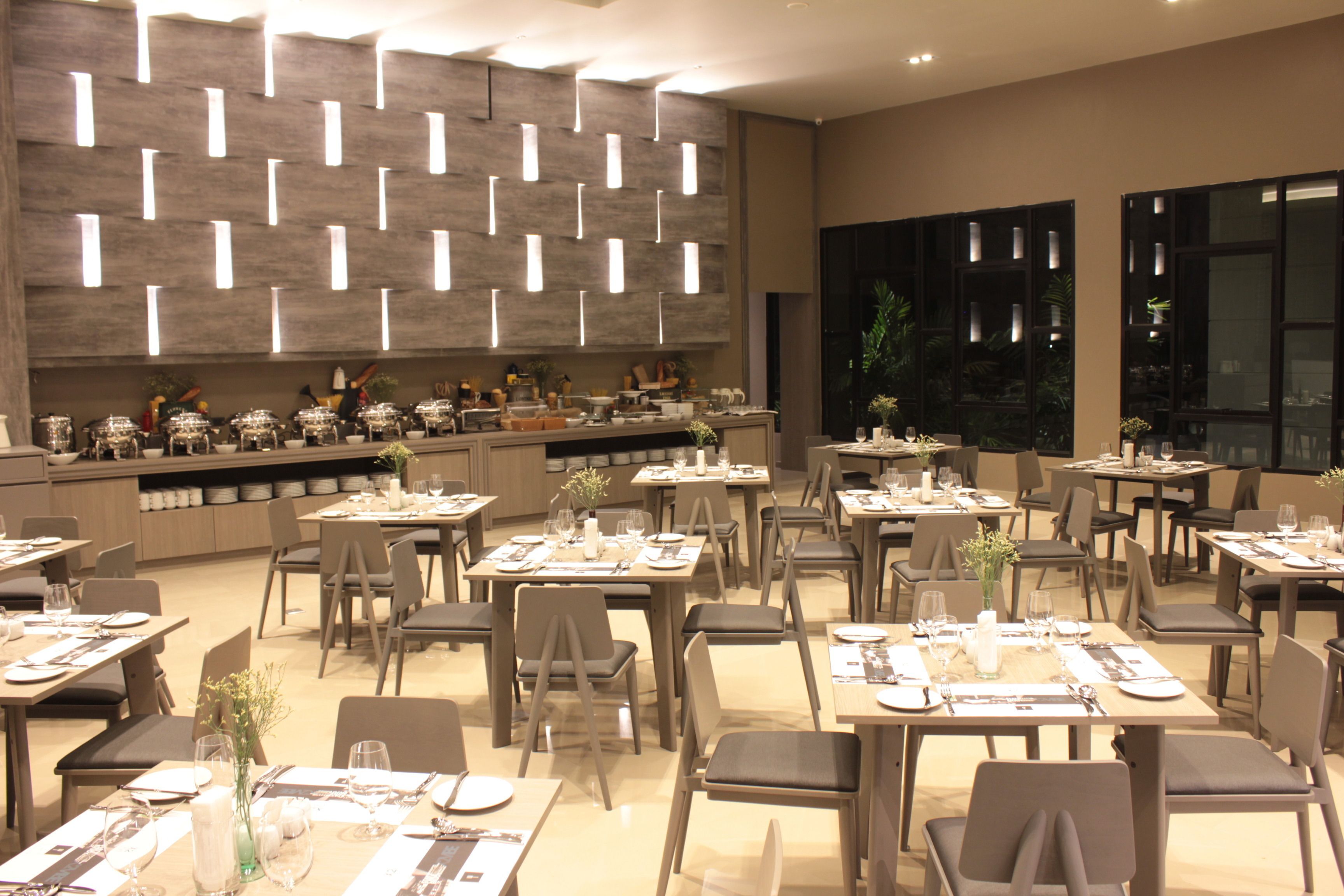 breakfast, lunch, dinner served; international cuisine