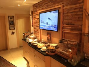 Desayuno buffet (EUR 7 por persona) 