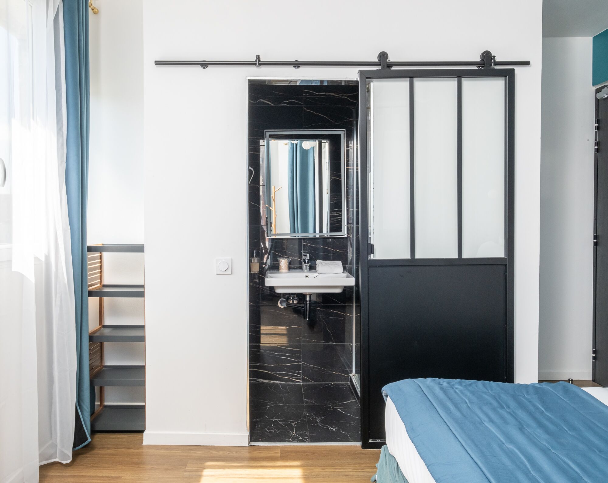 デラックス ダブルまたはツインルーム 禁煙 シティビュー | 高級寝具、羽毛の掛け布団、客室ごとに異なるインテリア、デスク