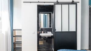 デラックス ダブルまたはツインルーム 禁煙 シティビュー | 高級寝具、羽毛の掛け布団、デスク、ノートパソコン用作業スペース