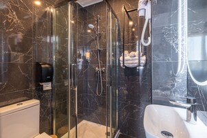 Ducha, cabezal de ducha tipo lluvia, artículos de tocador gratuitos