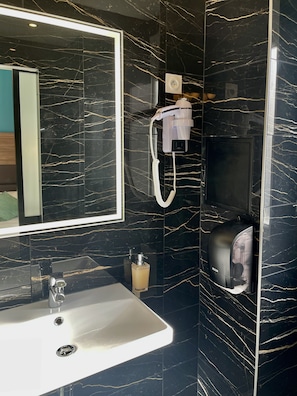 Superior Double Room, Non Smoking, City View | Bathroom | Shower, rainfall showerhead, free toiletries, hair dryer