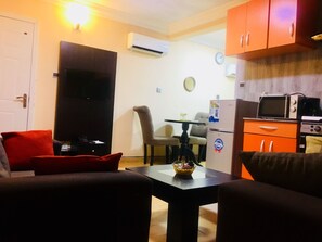 Télévision LCD de 32 pouces avec chaînes par câble, télévision