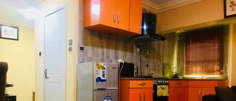 32-inch LCD TV with cable channels, TV