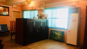 Lobby - Hillside Gardens (Lagos)