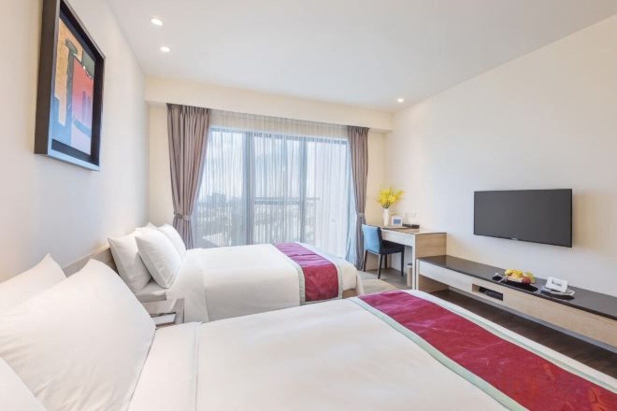 Minibar con artículos gratuitos, caja fuerte, escritorio