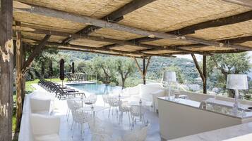 Poolside bar