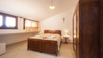 Hochwertige Bettwaren, Minibar, Zimmersafe, Schreibtisch