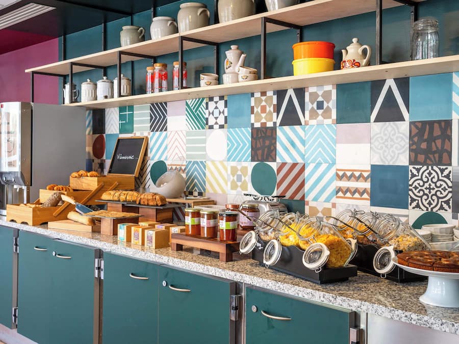 Café da manhã continental todos os dias (EUR 18.50 por pessoa)