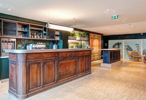 Bar (on property) - B&B HOME Paris Mairie de Saint-Ouen (Saint-Ouen)