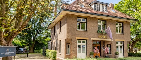 Fachada de la propiedad