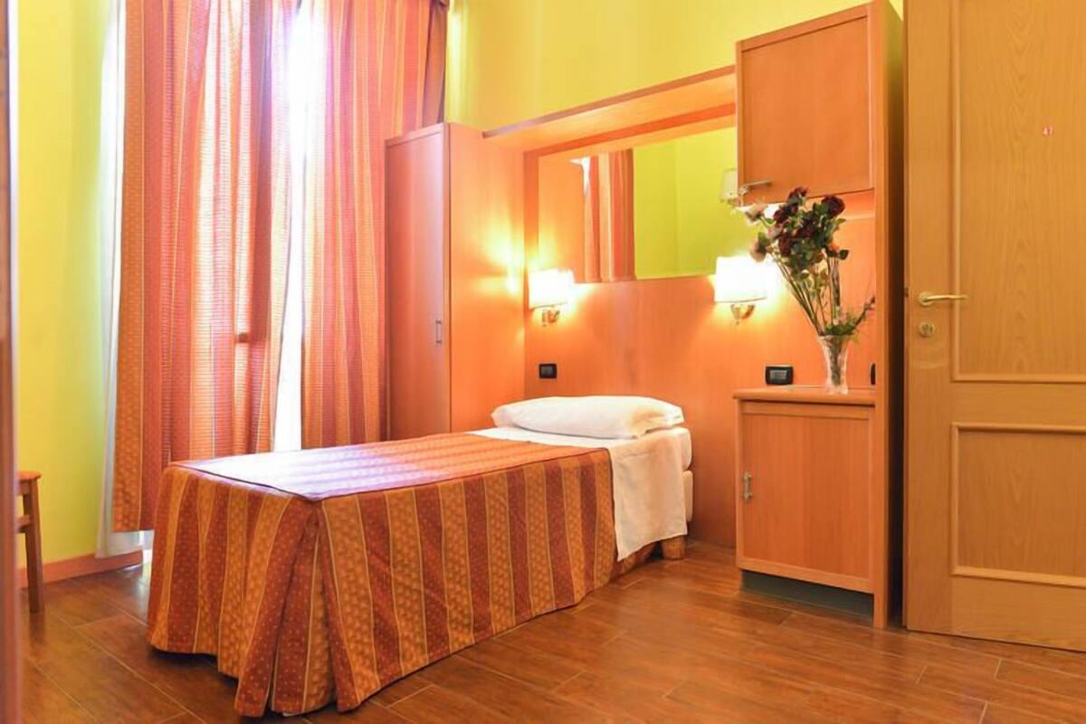 Chambre Simple, salle de bains attenante