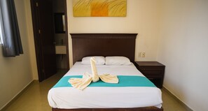 Standard Room, 1 Double Bed | In-room safe, desk, iron/ironing board, free WiFi - Hotel Villamar (Veracruz)
