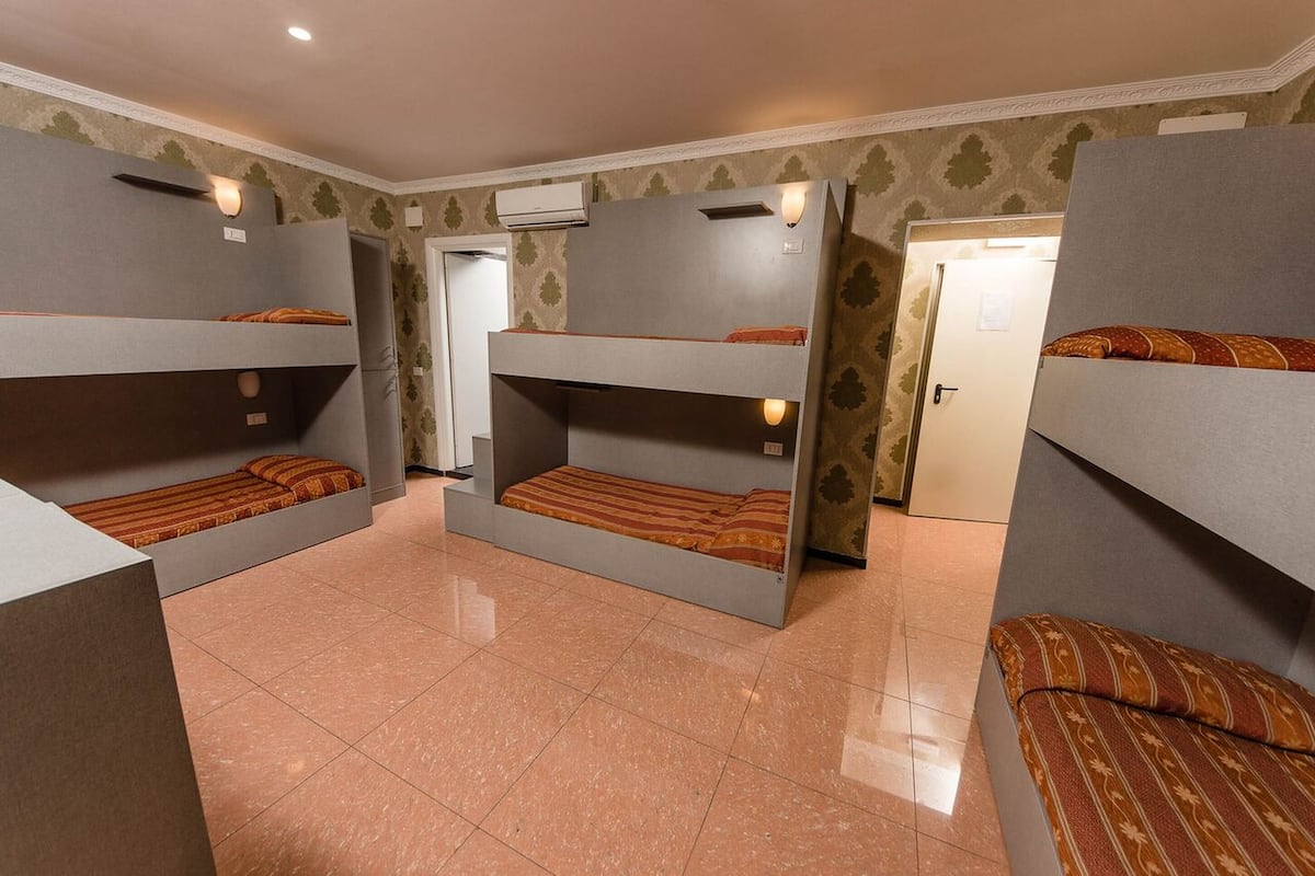 In-room safe, soundproofing, free WiFi, bed sheets