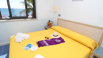 Zimmersafe, Schreibtisch, Bettwäsche