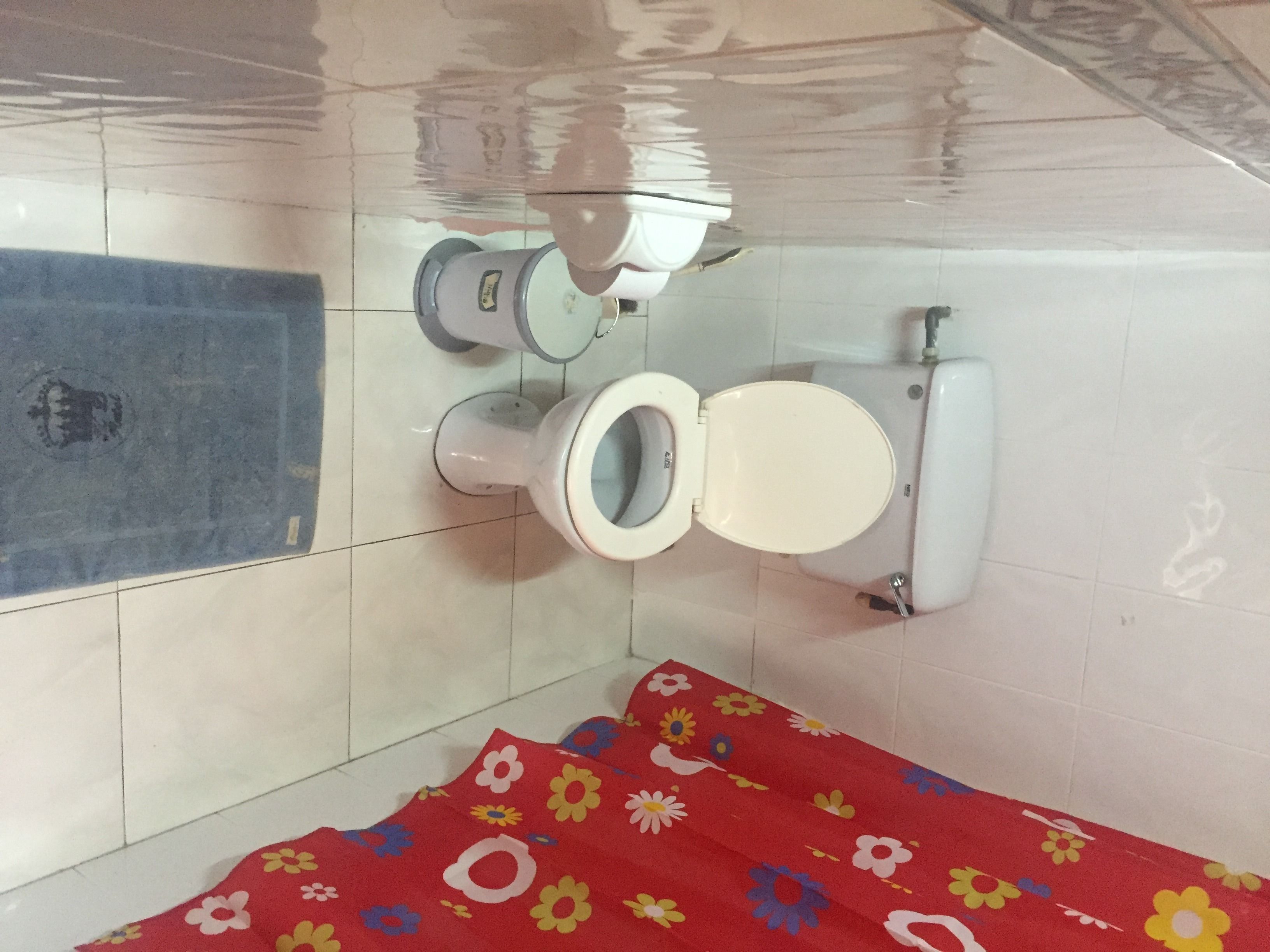 Standard Single Room | Bathroom | Combined shower/tub, free toiletries, bathrobes, towels