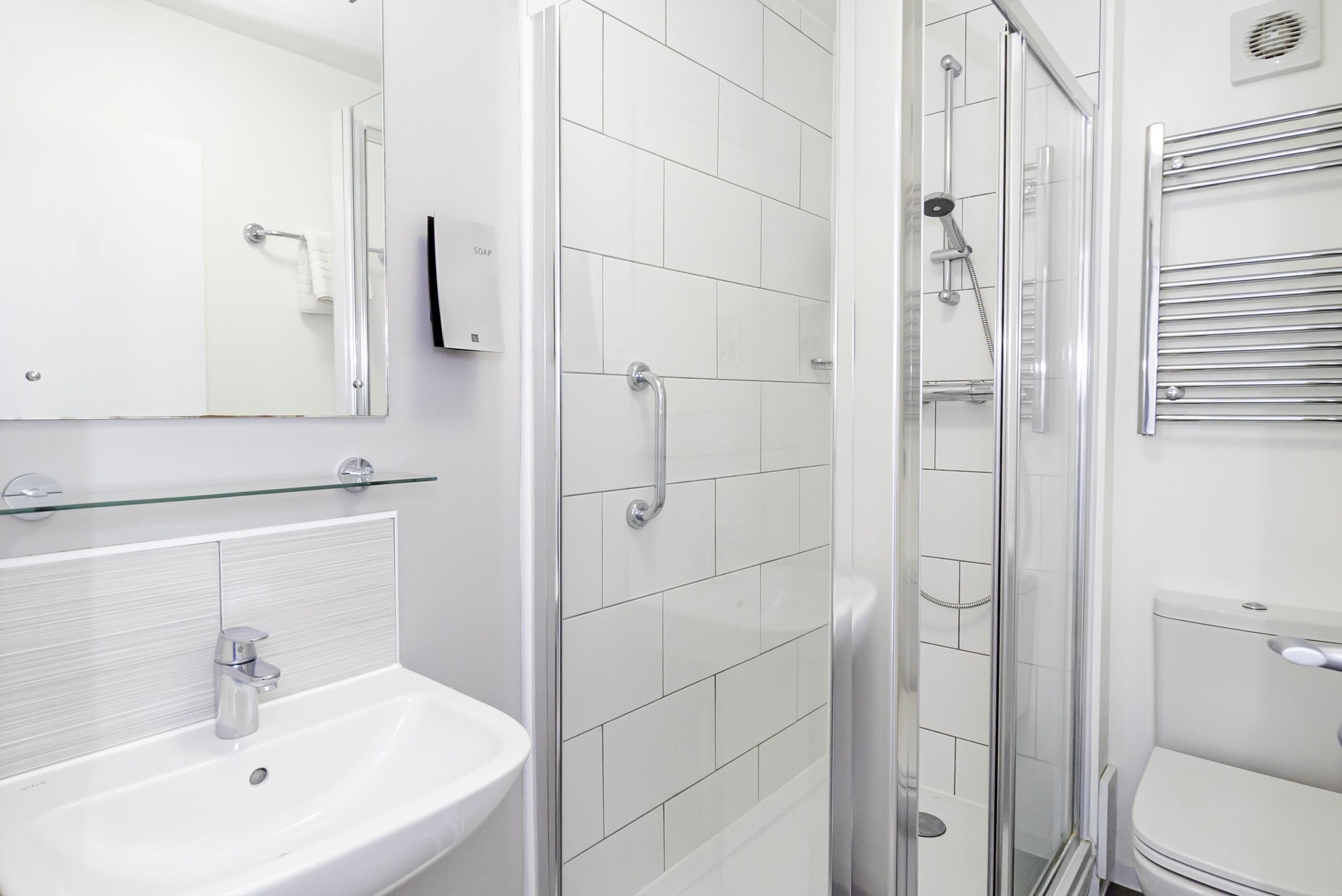 Standard Twin Room, Ensuite | Bathroom | Free toiletries, hair dryer, towels, soap