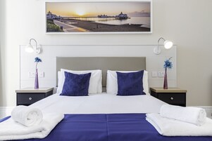 Superior Double Room, Ensuite, Sea View | Iron/ironing board, bed sheets