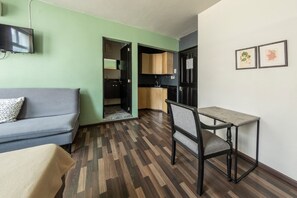 Basic Studio, 1 Bedroom, Kitchenette No Special View | Coffres-forts dans les chambres, décoration personnalisée