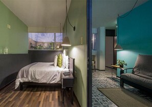 In-room safe, individually decorated, individually furnished - Lusitania Suites Orizaba (Orizaba)