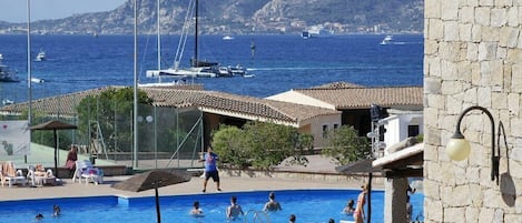 Outdoor pool, pool loungers