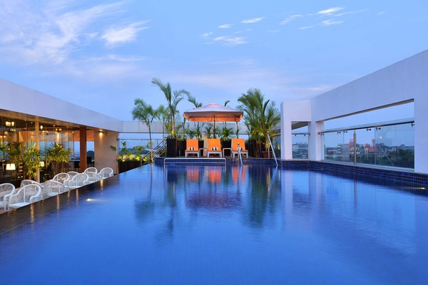 Outdoor pool, open 8:00 AM to 7:00 PM, sun loungers