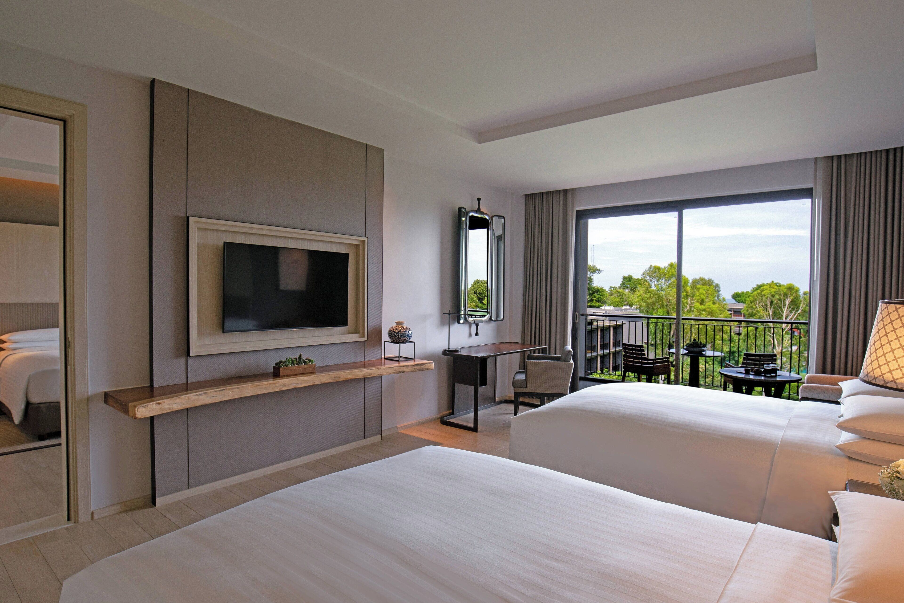 Family Room, 1 King Bed | 1 bedroom, minibar, in-room safe, desk