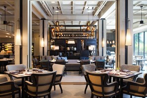 2 restaurants, breakfast, lunch, dinner served; international cuisine - Hua Hin Marriott Resort & Spa (Hua Hin)