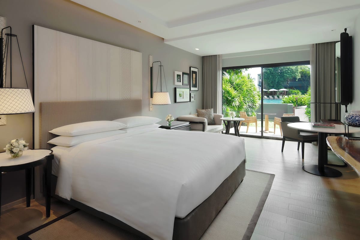 Room, 1 King Bed, Non Smoking, Terrace (Terrace) | 1 bedroom, minibar, in-room safe, desk